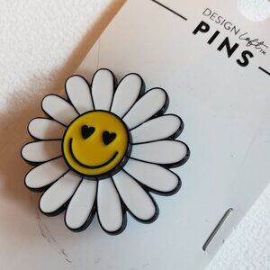Smiley Daisy with Heart Eyes Pin - NWT